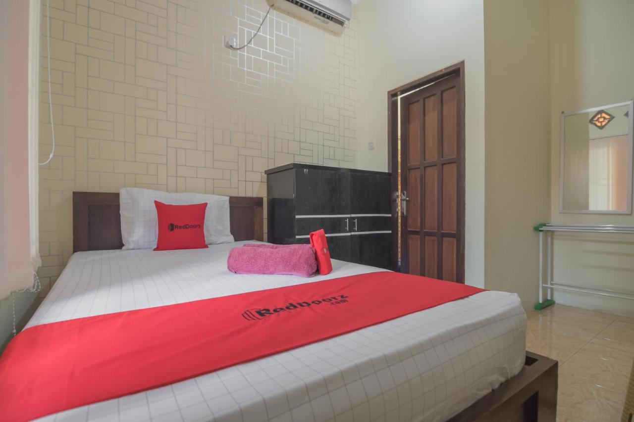 Reddoorz Near Sepinggan Airport Balikpapan 2 Hotel Exterior photo