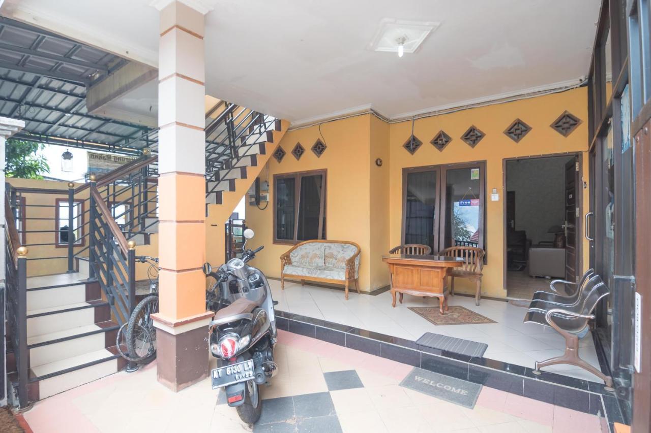 Reddoorz Near Sepinggan Airport Balikpapan 2 Hotel Exterior photo