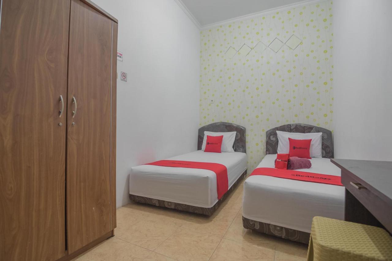 Reddoorz Near Sepinggan Airport Balikpapan 2 Hotel Exterior photo