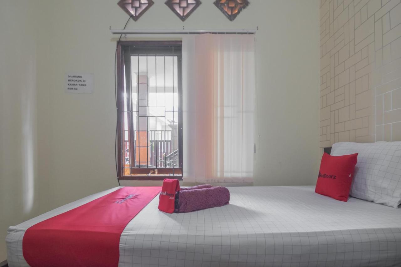 Reddoorz Near Sepinggan Airport Balikpapan 2 Hotel Exterior photo